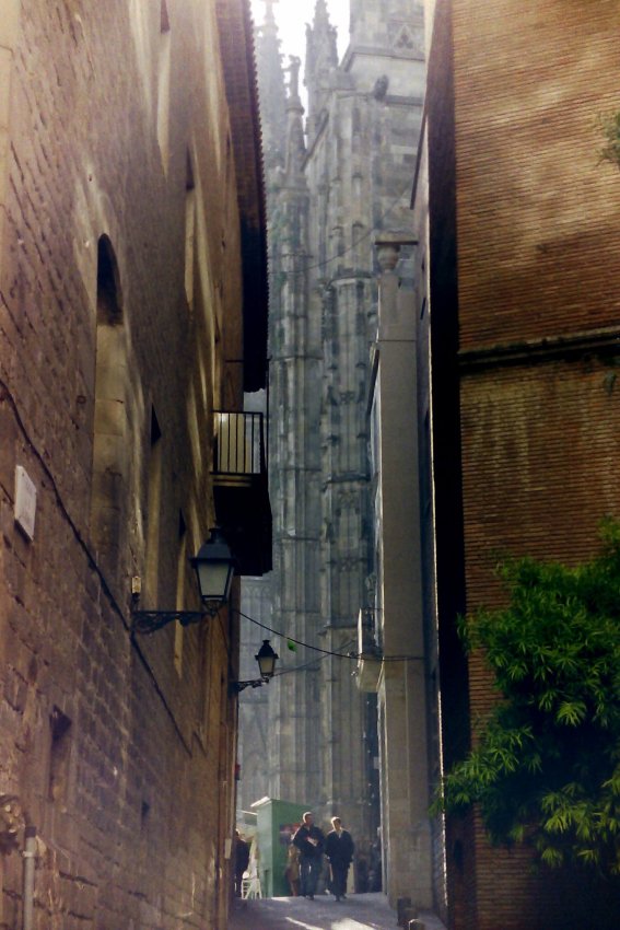 Street in the Barri G�tic, Barcelona, Spain