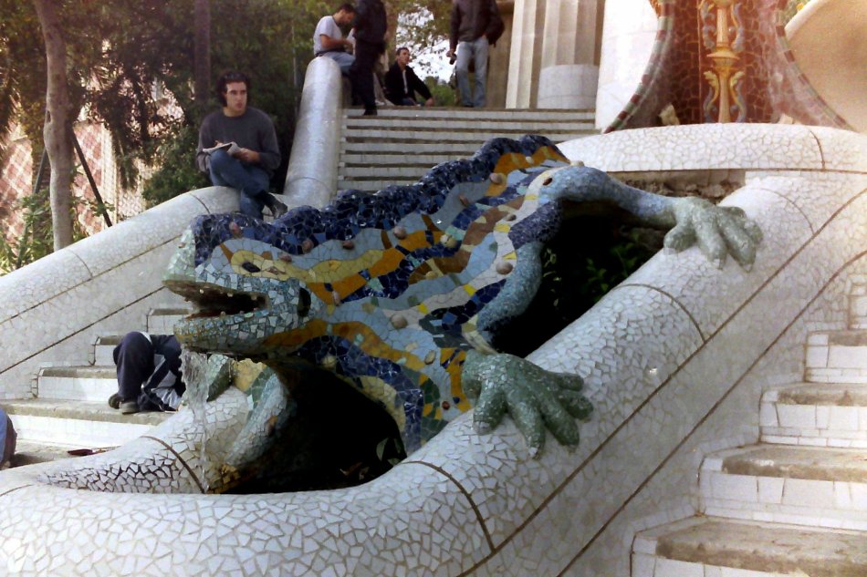 Dragon Fountain, Parc G�ell, Barcelona, Spain