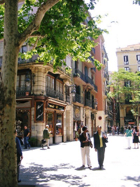 Hannah & Elize in Barcelona, Spain