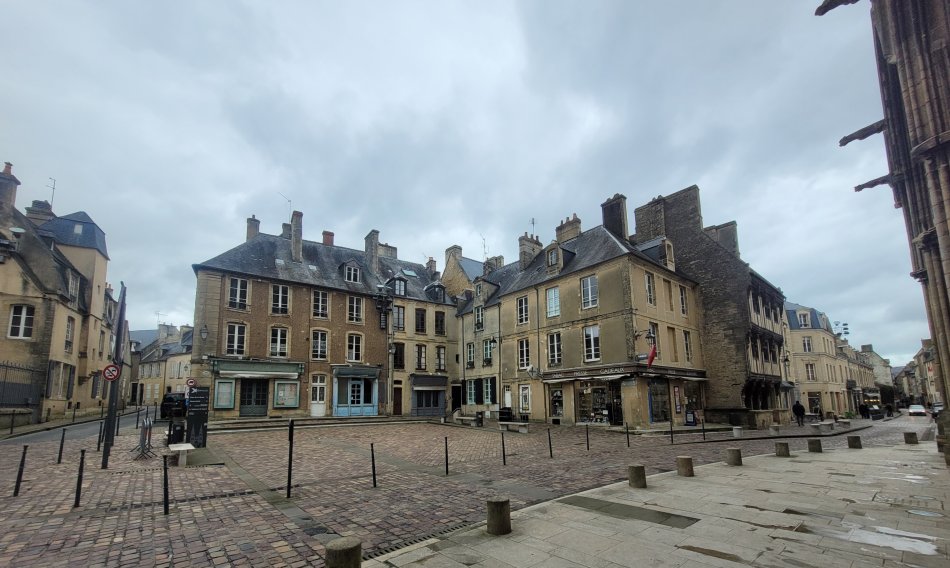 Place du Parvis Notre Dame, Bayeux, France