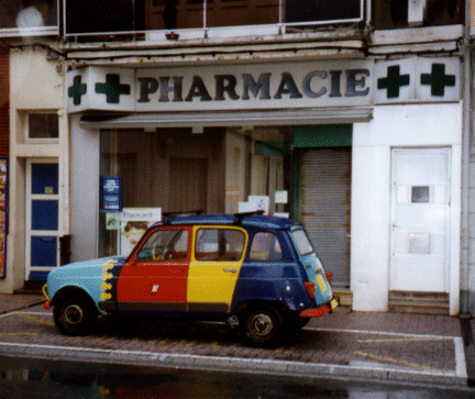 Subtly-coloured Citr�en in Wimereux, Pas de Calais, France